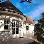 Lé Luquentia, Demeure De Charme, Piscine, Grand Jardin, Spa, Billard 4*