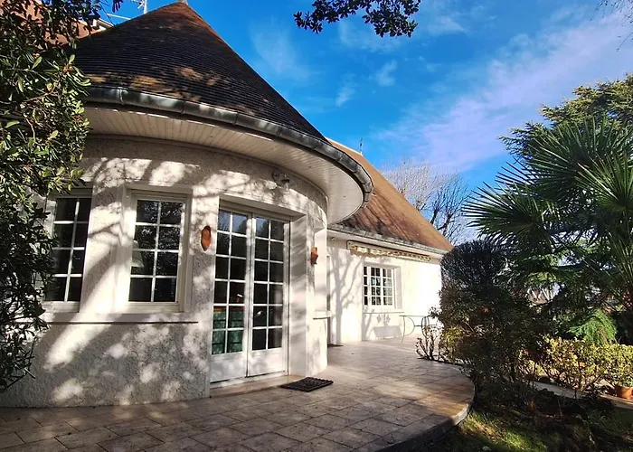 Lé Luquentia, Demeure De Charme, Piscine, Grand Jardin, Spa, Billard 4*